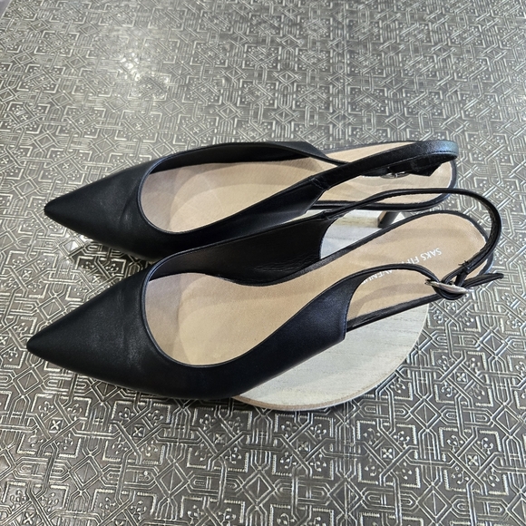 🐢 SAKS FIFTH AVENUE BLACK LEATHER SLINGBACKS Size 10 2.5" Heel - Picture 14 of 17